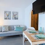 Agrimonia - Moebilierte Mit Balkon Apartament