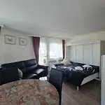 Agrimonia - Moebilierte Mit Balkon Apartmán