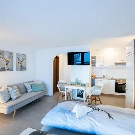 Agrimonia - Moebilierte Mit Balkon דירה דאבוס