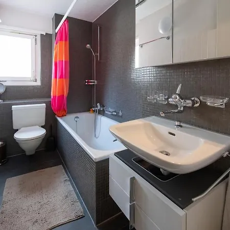 Agrimonia - Moebilierte Mit Balkon דירה