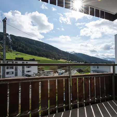 Agrimonia - Moebilierte Mit Balkon דירה