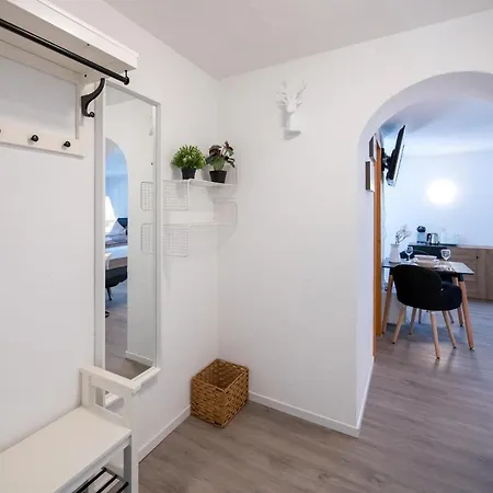 Agrimonia - Moebilierte Mit Balkon דירה דאבוס