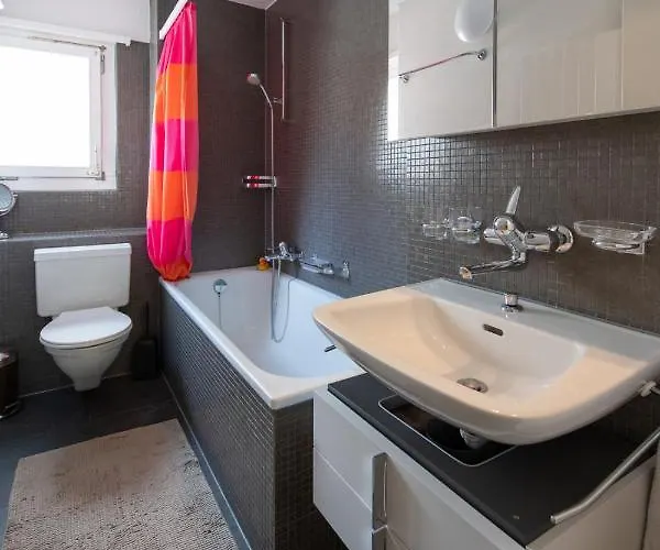 Agrimonia - Moebilierte Mit Balkon شقة